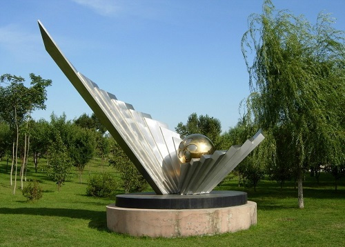 鄭州雕塑廠家分享不銹鋼雕塑具有的優點(圖1) http://m.wangmiu.cn/